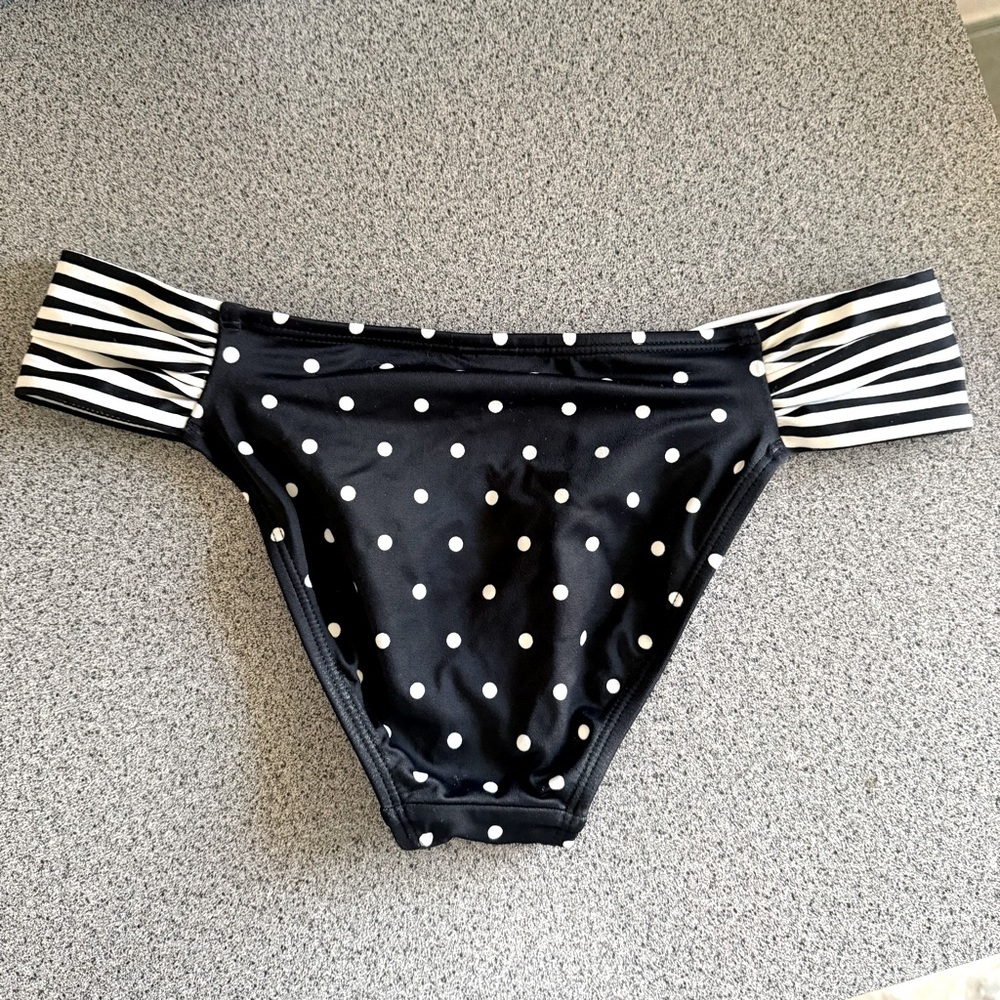 ROXY Bikini bottom size S 🖤🤍 - Picture 2 of 4